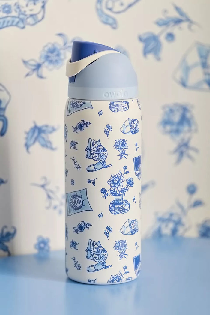 Delft Cat Print FreeSip 32 oz Water Bottle
